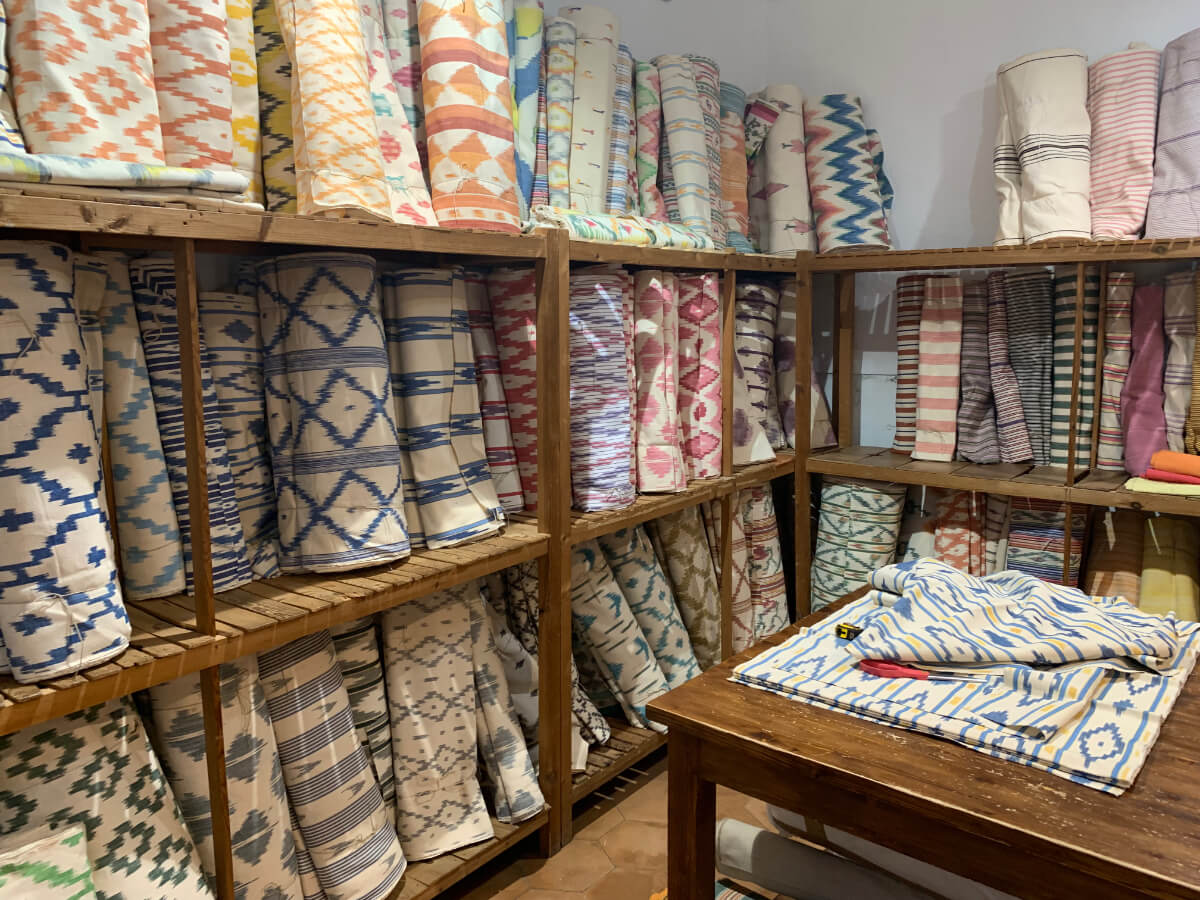 Stoffauslage im Geschäft Textil Bujosa