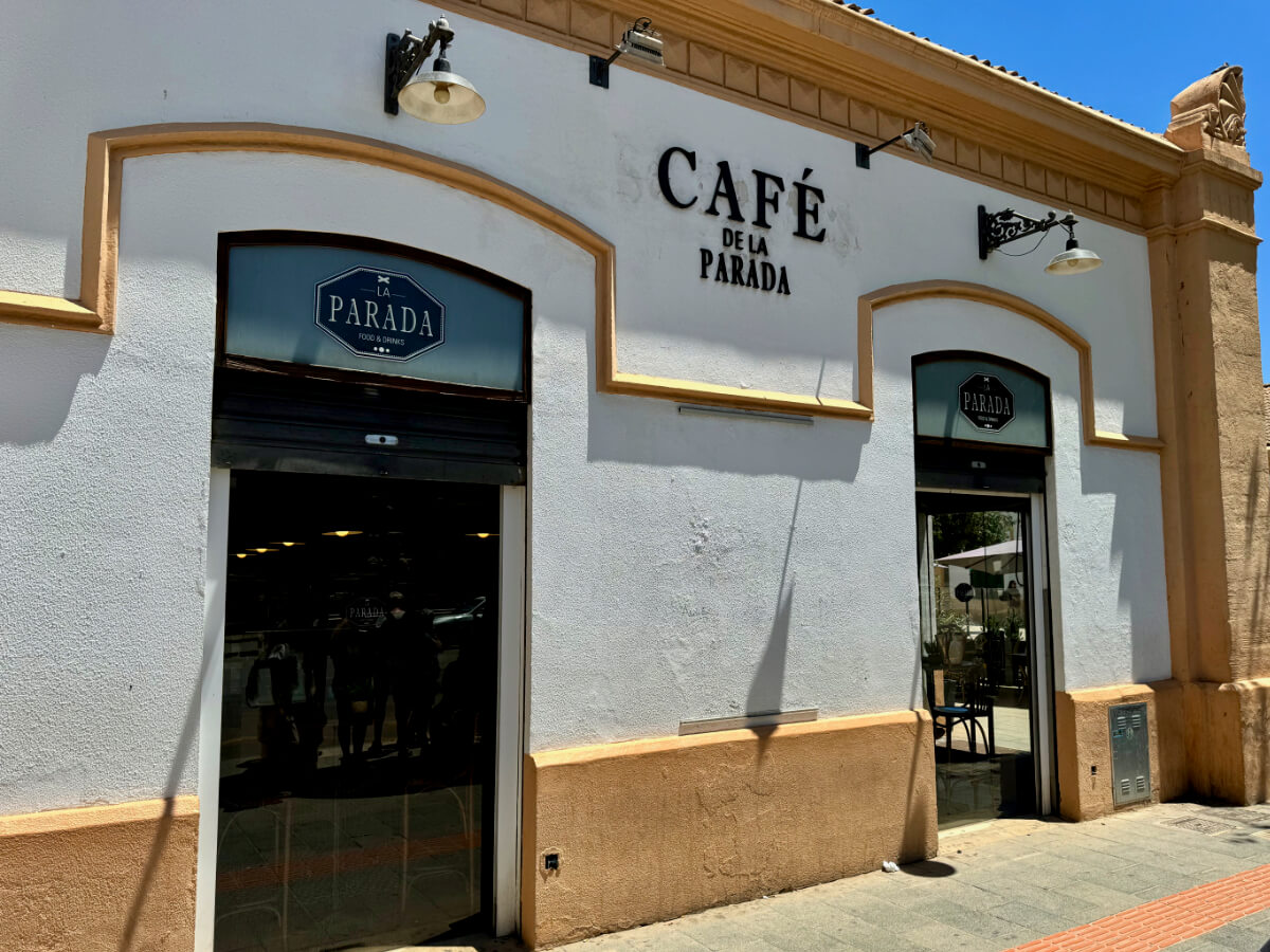 Eingang zum Café La Parada