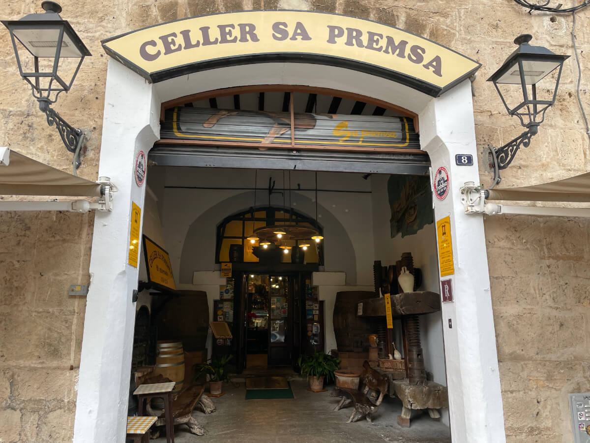 Eingang zum Cellar Sa Premsa