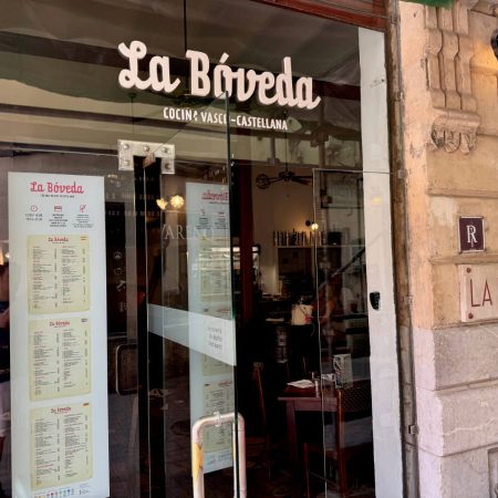 Eingang zum Restaurant La Boveda