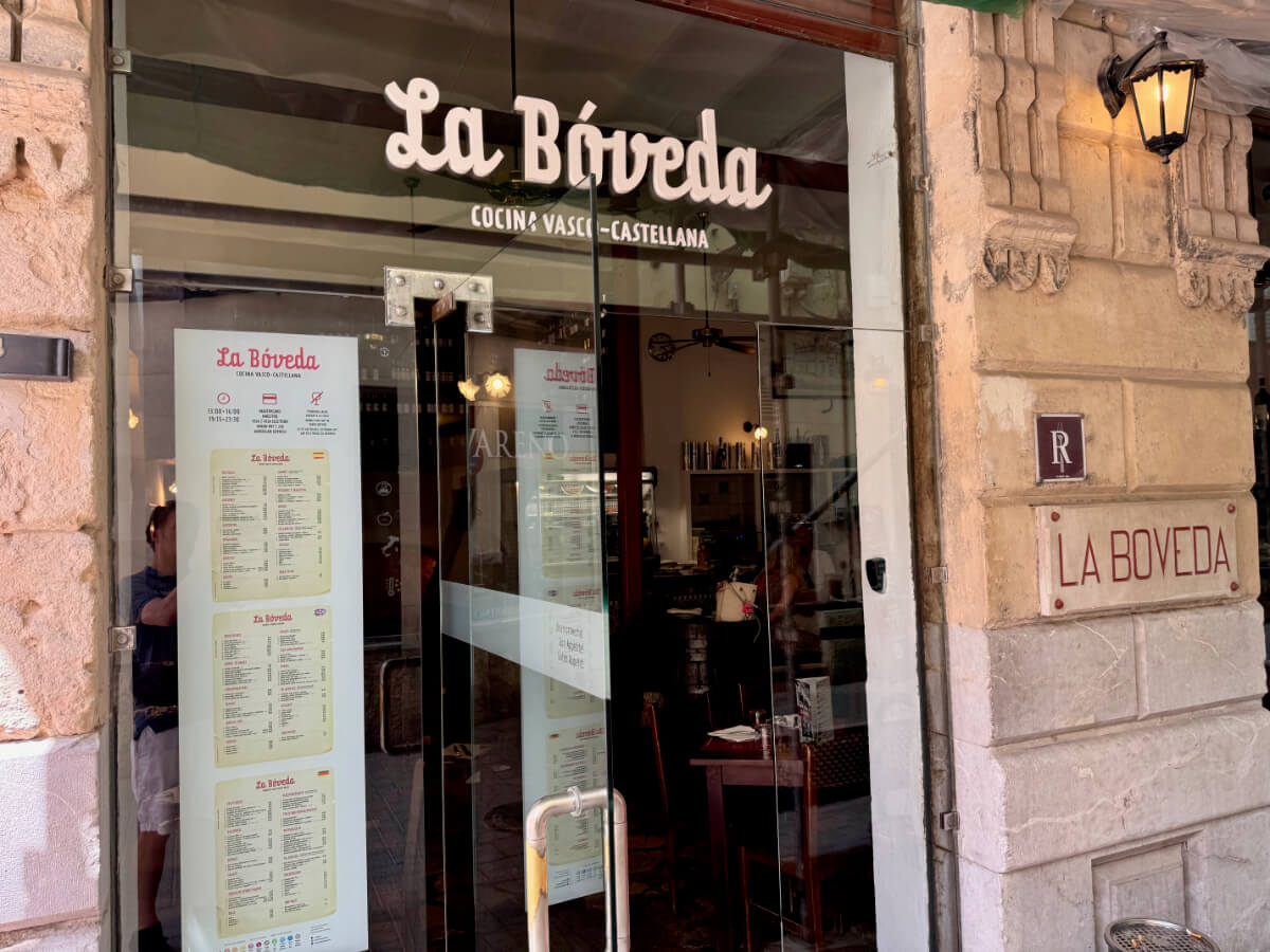 Eingang zum Restaurant La Boveda