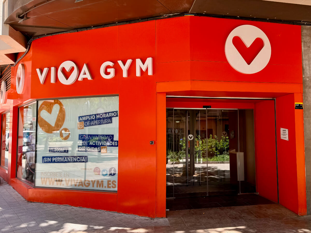 Eingang zum Fitnesscenter Viva Gym