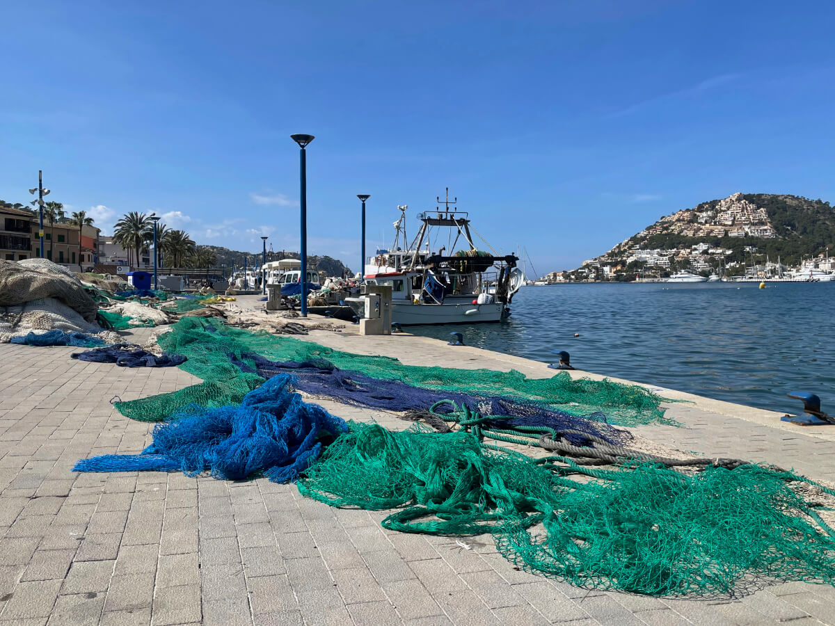 Fischernetze im Hafen von Port d Andratx