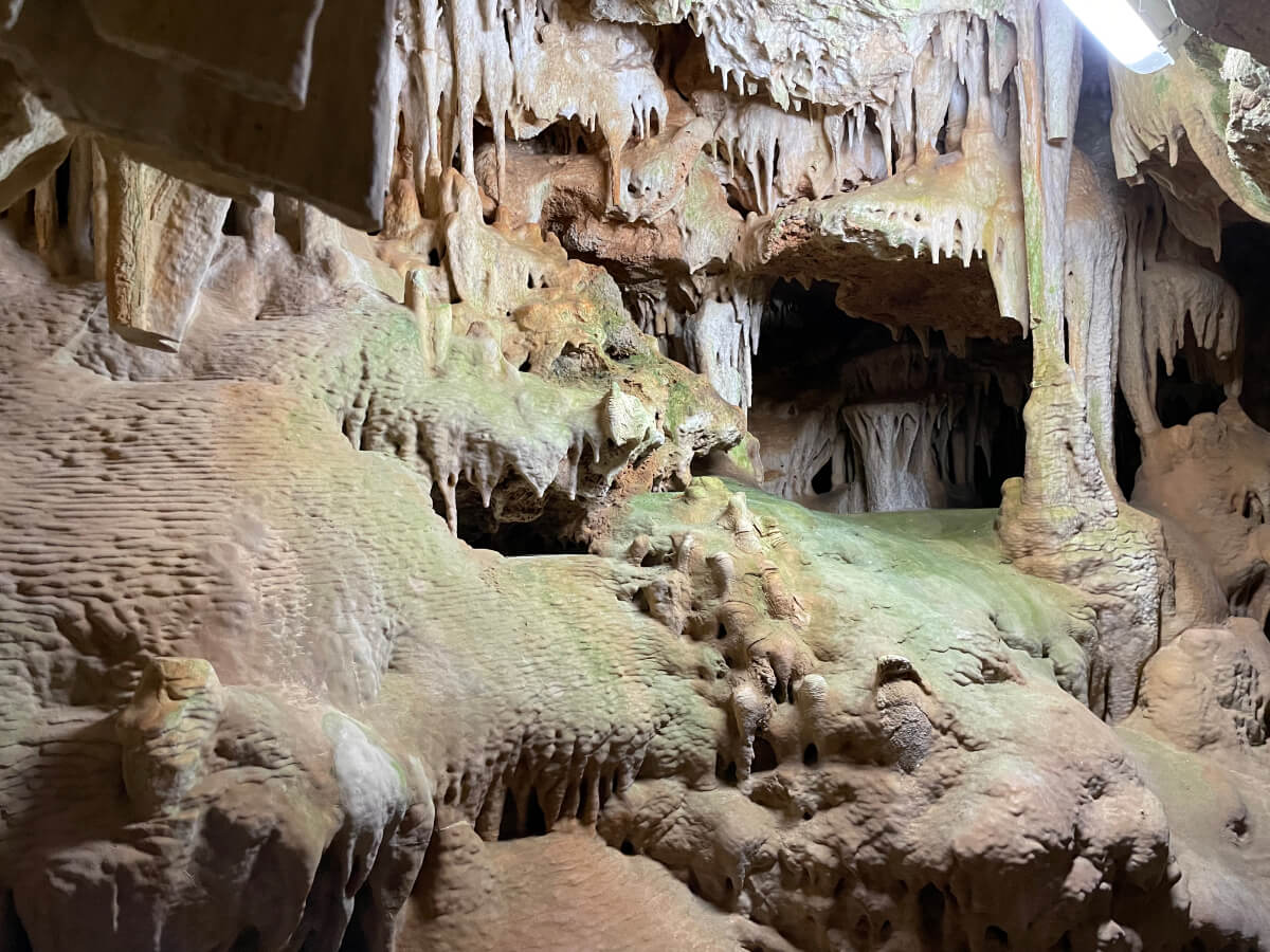 Gesteinsformationen in den Cuevas de Campanet