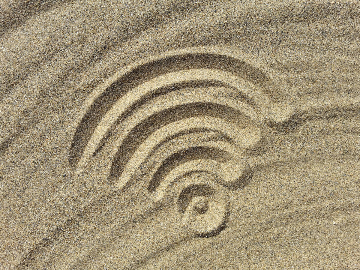 Wifi Zeichen im Sand am Strand