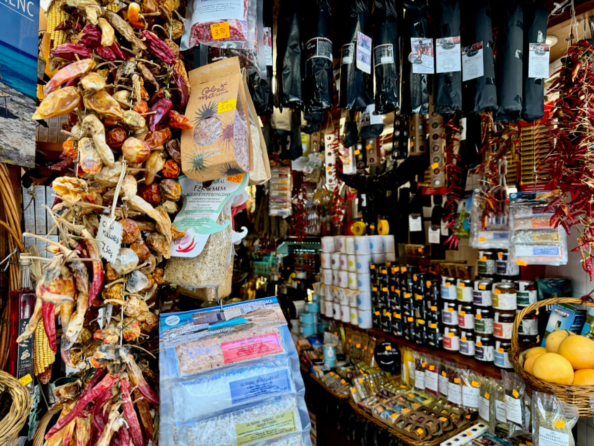 Chilis und andere Produkte im Colamdo Santo Domingo
