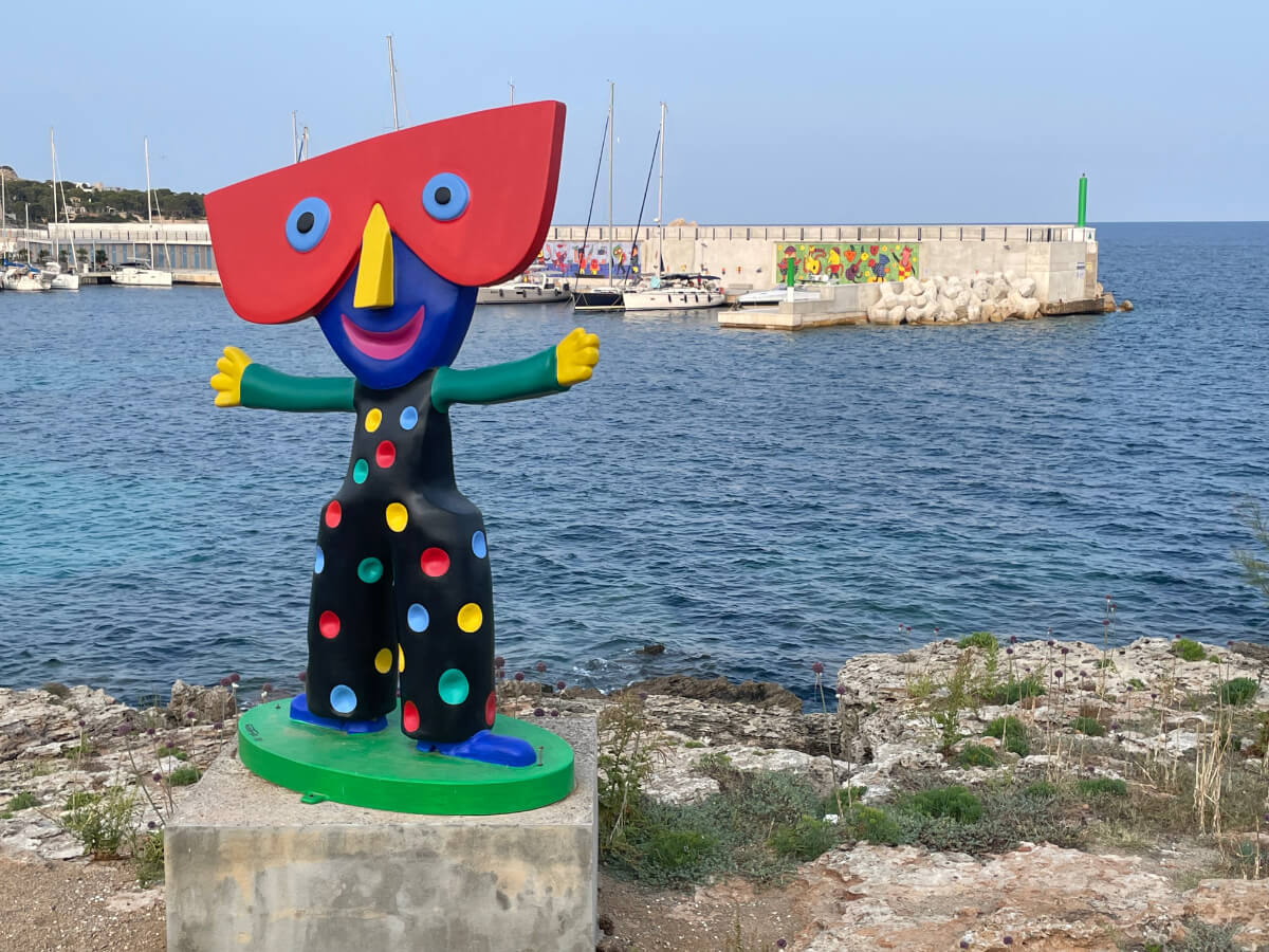 Kunst im Hafen von Cala Ratjada