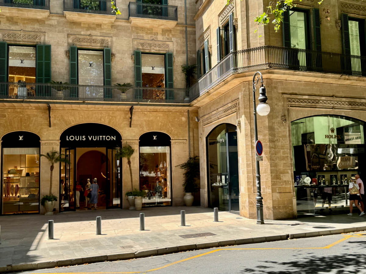Luxusgeschäft Luis Vuitton am Paseo Born