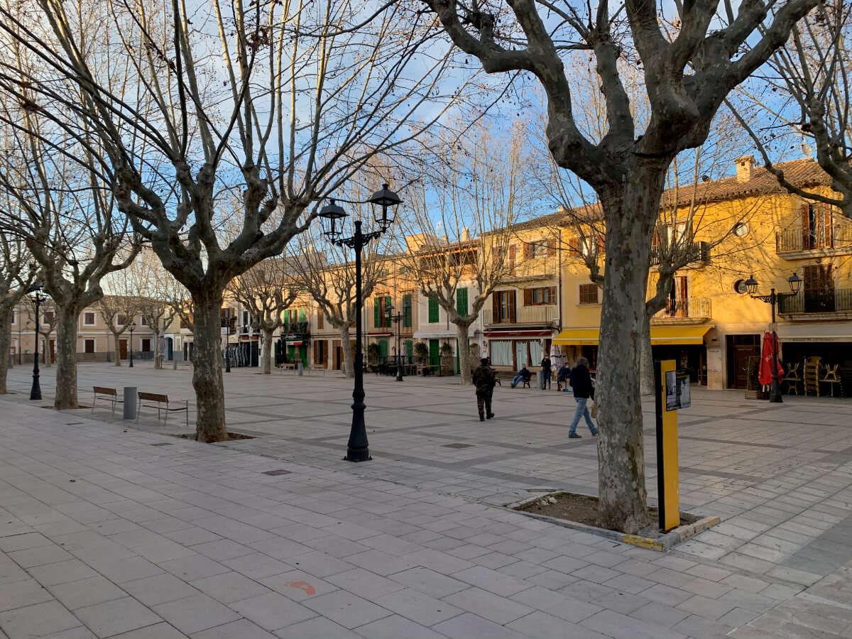 Marktplatz von Artà im Winter