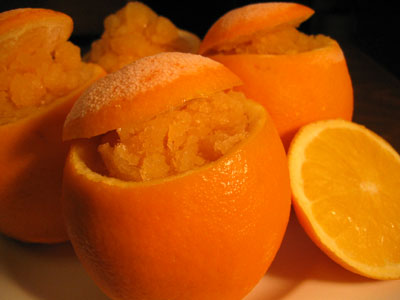 Orangen mit Sorbet gefüllt lecker präsentiert