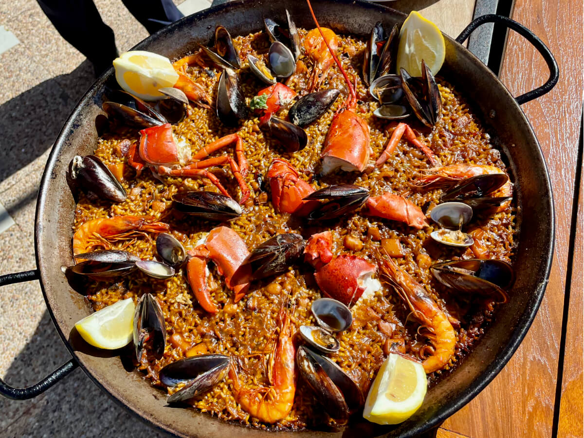 Paella mit Hummer