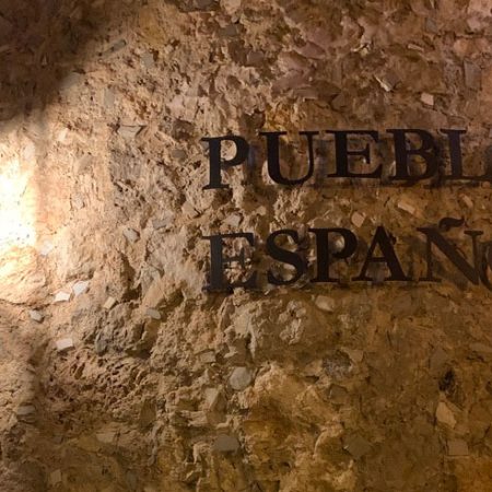 Der Eingang von Nuevo Pueblo Español