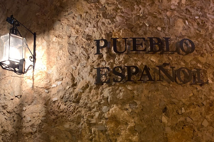 Der Eingang von Nuevo Pueblo Español