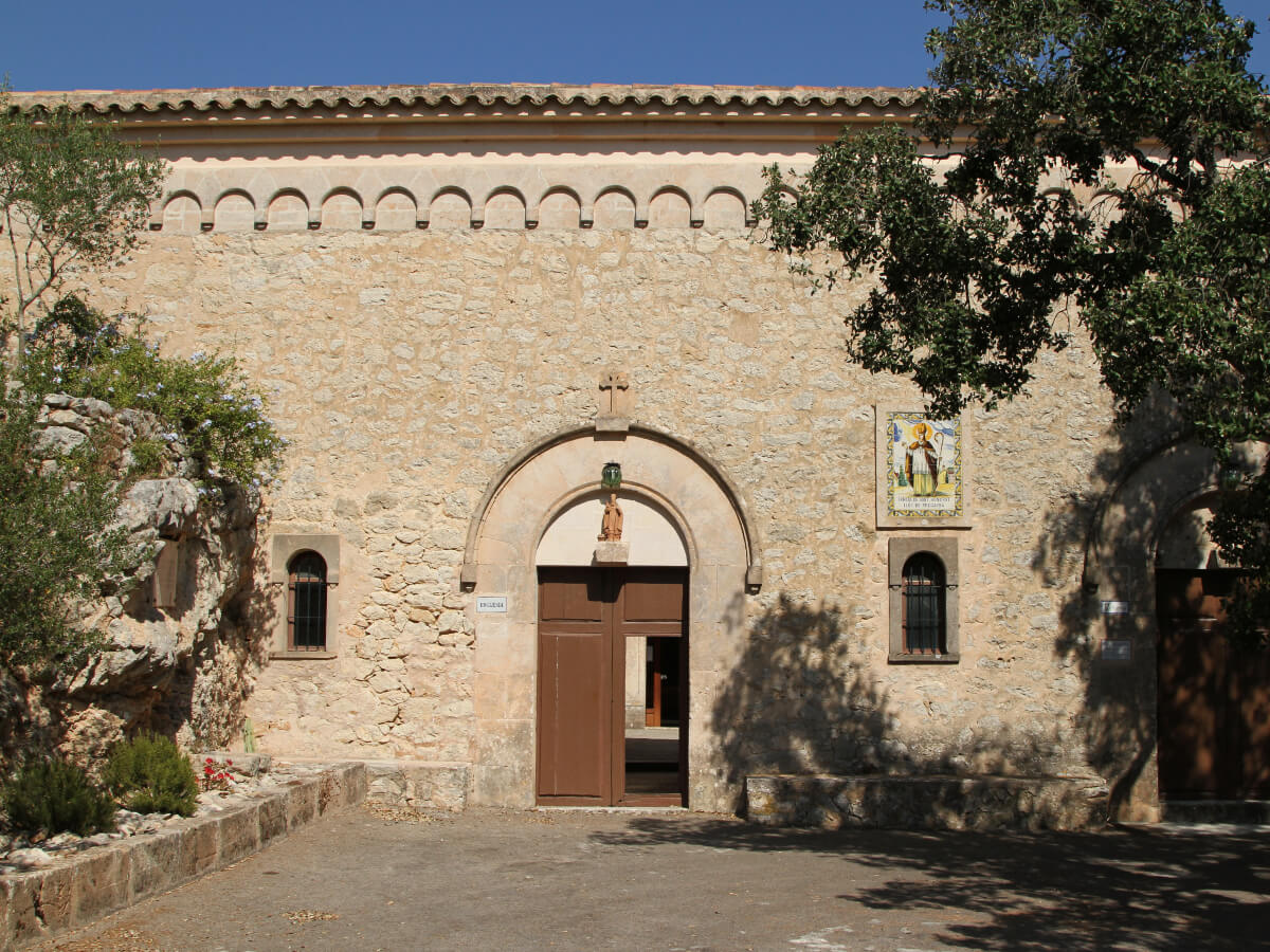 Der Eingang vom Kloster Santuari de Sant Honorat