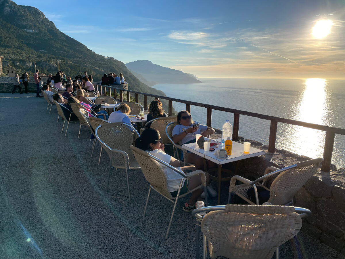 Sonnenuntergang im Café an Sa Foradada